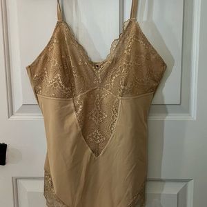 NWOT SIZE 1X Sculpting Lace Shapewear Bodysuit in TAN